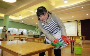 幼儿园小班保育员学期总结6篇