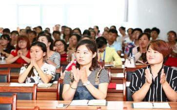 小班主班四月份工作总结6篇